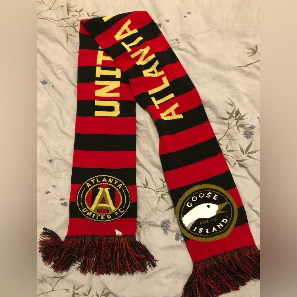 Atlanta United FC / Goose Island Logo, Red- Black Striped Scarf